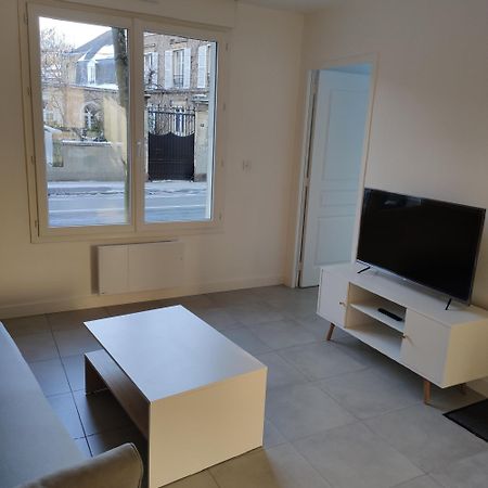 Appartement Cosy Avec Place De Parking Privee เลอม็องส์ ภายนอก รูปภาพ