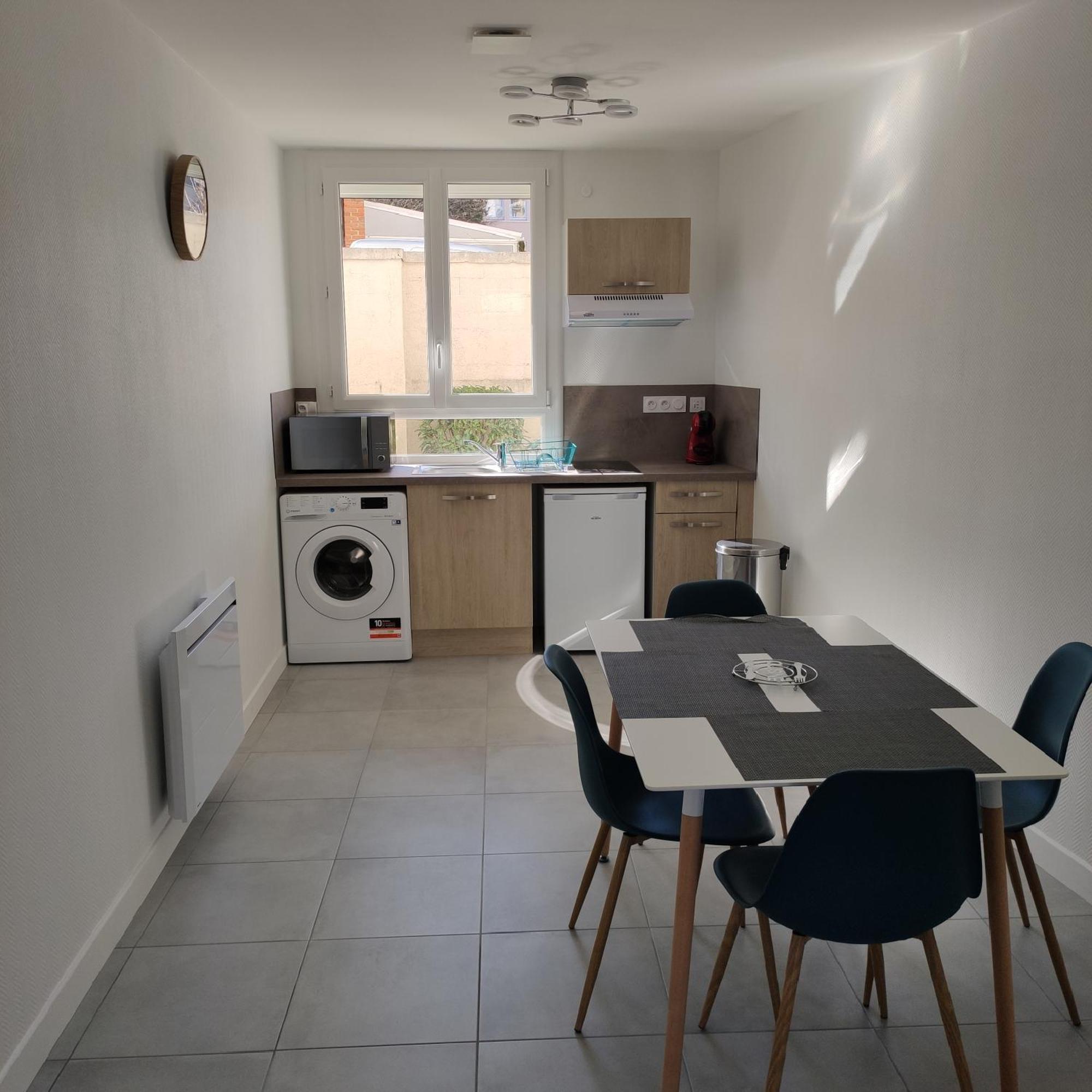 Appartement Cosy Avec Place De Parking Privee เลอม็องส์ ภายนอก รูปภาพ